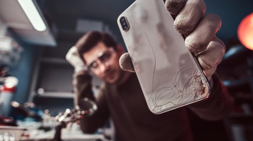 How to Become a Cell Phone Repair Technician